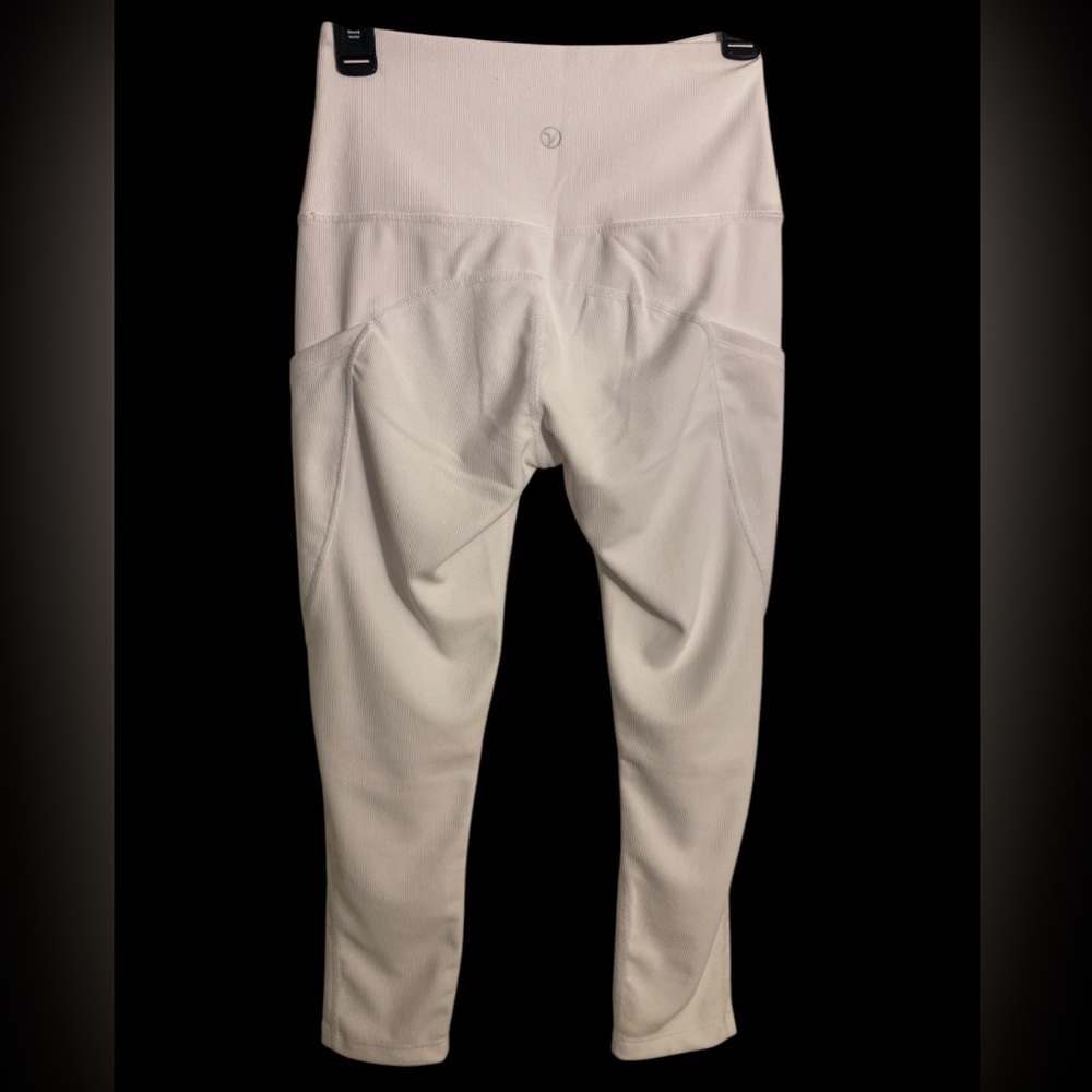 VOGO ATHLETICA HIGH RISE CAPRI S NWT - Picture 3 of 6